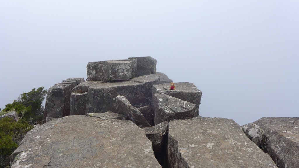 Auf dem Gipfel von Bishop & Clerk und Sicht gleich Null image